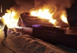 Стали известны подробности крупного пожара в Шекснинском районе: загорелись два соседних дома
