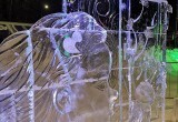 Ледяные царь-колокол, лебеди и Дед Мороз украсили скейт-парк «Яма» в Вологде