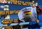На высочайшей точке Африки теперь возвышается флаг Тотьмы