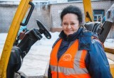 Женщины рабочих профессий - миссия выполнима: Марина Другалева с 1988 управляет погрузчиком на ЧФМК