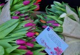 В Вологде инспекторы ГИБДД дарили девушкам-водителям цветы