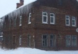 Кошмары на улицах Вологды: сосульки гирляндами свисают с крыш домов практически во всех микрорайонах областного центра