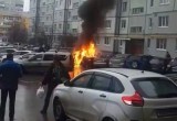 Во дворе дома на Ярославской в Вологде вспыхнул автомобиль