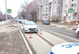 В Вологодской области юный самокатчик прямо на "зебре" попал под колеса иномарки