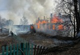 Вологодчина в огне: неизвестный мужчина погиб во время пожара в деревянном доме