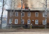 Больше 20 человек спаслись из горящего многоквартирного дома в Красавино