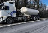 В Вологодской области пожилой водитель уснул за рулем и врезался в грузовик