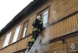 В Вологде сегодня утром загорелся подъезд двухэтажного деревянного дома