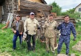 Всем миром: сотрудники полиции в Шекснинском районе помогли семье бойца СВО