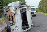 Не все «буханки» одинаково полезны: чудом выживший водитель УАЗа едва не погиб на трассе в Вологодской области