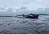 На Рыбинском водохранилище под Череповцом села на мель печально известная яхта с пробитым корпусом
