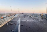 Один пролет разрушен, один пролет поврежден: опубликованы фото и видео с места ЧП на Крымском мосту