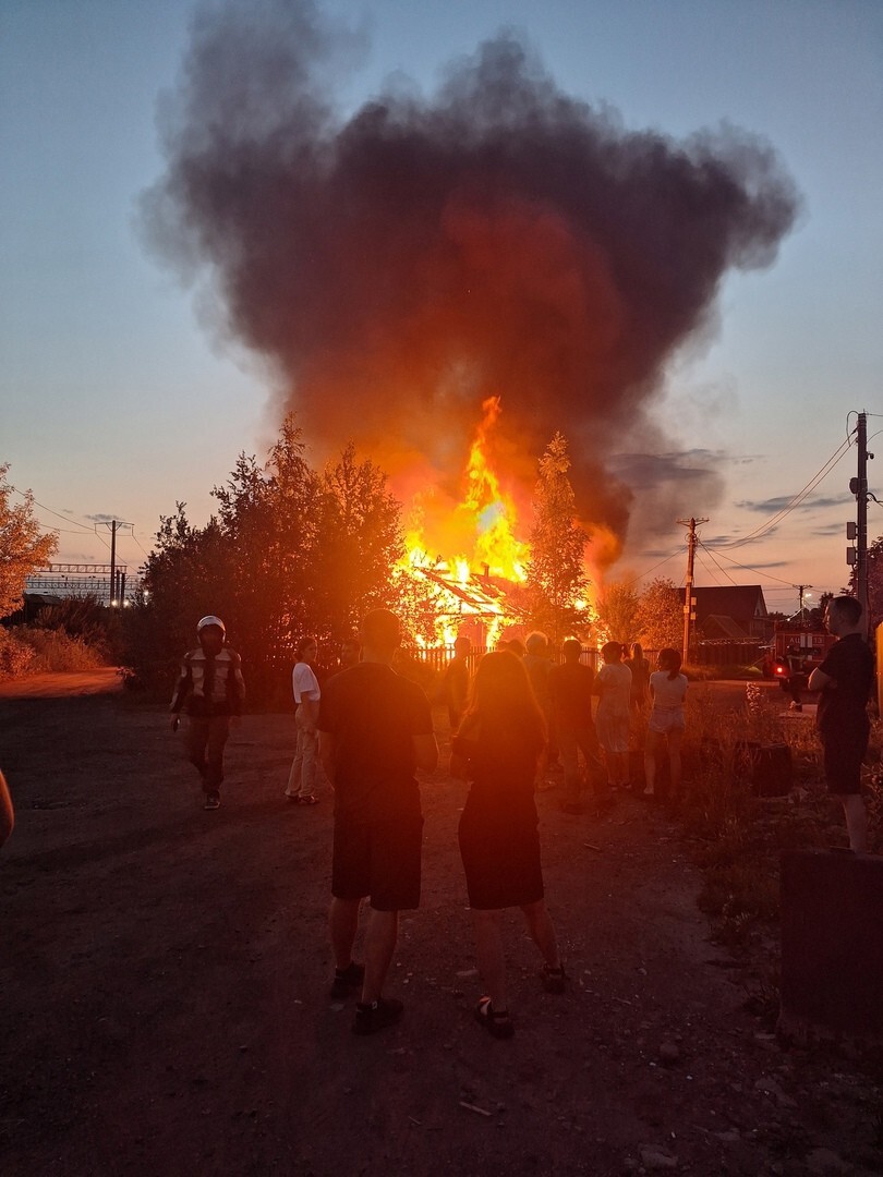 В Вологодской области серьезный пожар, который ликвидируют прямо сейчас