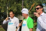 1000 литров компота из яблок выпили гости юбилея села в Вологодской области