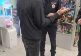 Вологжанин обокрал магазин на Некрасова, а когда попался в руки полиции, спел песню группы  «Король и Шут»