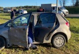 Тройное столкновение на автодороге: спасателям пришлось извлекать пострадавшую из машины