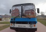 В Устье украсили окна ретро-автобуса баннерами с местными красотами