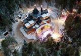 Дед Мороз зажжет в прямом эфире: огнями засверкает первая новогодняя елка страны