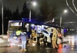 31-летняя патриотка на Volkswagen Arteon взяла на таран пассажирский автобус 