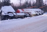 Бензовоз с полной загрузкой слетел в кювет в Грязовецком округе