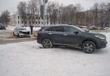 Полицейскому автомобилю разворотило весь передок в утреннем ДТП в Вологде 