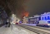 Новый врио главы округа в Вологодской области Иван Абрамов помогал пожарным, но они не смогли спасти исторический дом