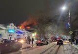 Новый врио главы округа в Вологодской области Иван Абрамов помогал пожарным, но они не смогли спасти исторический дом