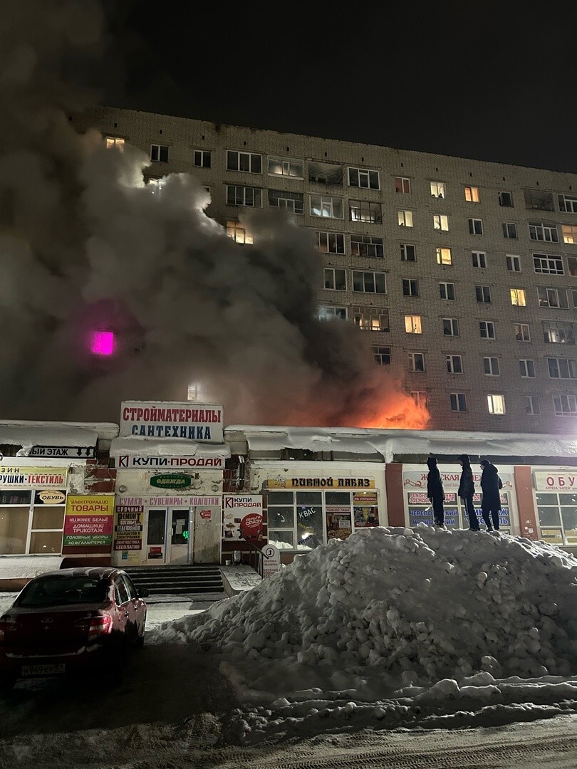 В Вологде прямо сейчас полыхает квартира над магазином «Элма» | 06.02.2024  | Вологда - БезФормата