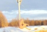 Неживая голая женщина, сидящая в снегу, возбудила вологжан, но ничего не получилось: вы удивитесь  