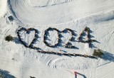 50 снегоходов выстроились в логотип Года семьи на фестивале в Кириллове