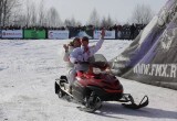 Супруги отпраздновали "деревянную свадьбу" на фоне снежного фестиваля
