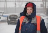 Женщины рабочих профессий - миссия выполнима: Ирина Зорина работает машинистом крана на ЧЗМК