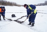 Работы по ослаблению льда завершены на реке Вологде