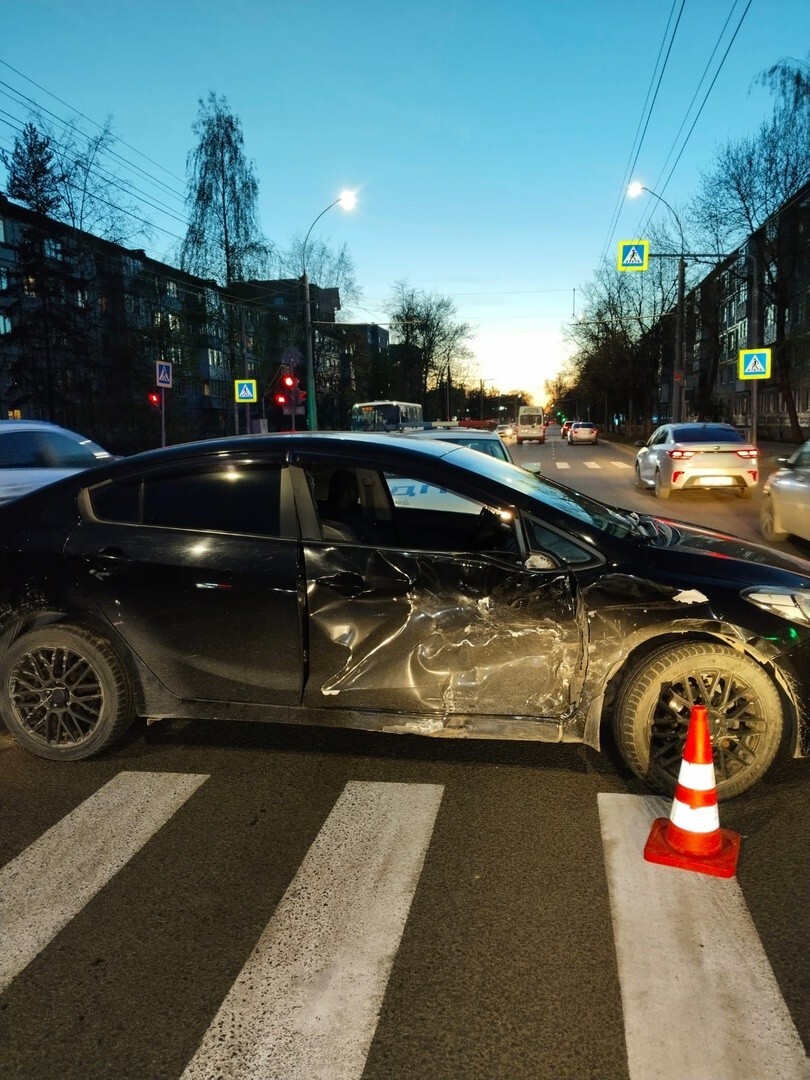 Ужасное ДТП в самом центре Вологды: пострадавших детей увозили несколько  «скорых»