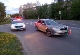 Красивый страйк-дублет выбил 39-летний водитель на улице Комсомольской: двое подростков попали в больницу