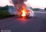 Таинственное возгорание автомобиля в Сокольском округе: водитель скрылся