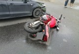 Появились подробности и видео с места ДТП легкового автомобиля и мотоцикла в Вологодской области