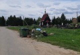 Вологжане возмущены бардаком на кладбищах города: грязь, мусор, нескошенная трава