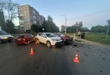 В Вологде две автоледи не поделили перекресток ул. Новгородской и Возрождения