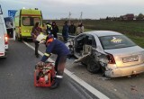 В Вологодской области дальнобойщик заснул за рулем и впечатал легковушку в ограждение