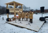 В Семенкове освятили колокола на восстановленной звоннице уникального деревянного храма