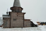 В Семенкове освятили колокола на восстановленной звоннице уникального деревянного храма