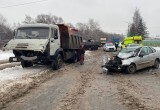 Вологжанка на легковой иномарке устроила лобовое столкновение с КАМАЗом