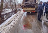 Лужа крови раненой пенсионерки осталась на месте ДТП в Вологодской области