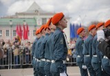 Парад Победы проходит в Вологде: в строю — курсанты, силовики и кадеты