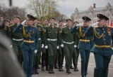 Парад Победы проходит в Вологде: в строю — курсанты, силовики и кадеты