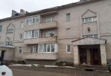 Входная группа подъезда обрушивается в одном из жилых домов села Шуйское