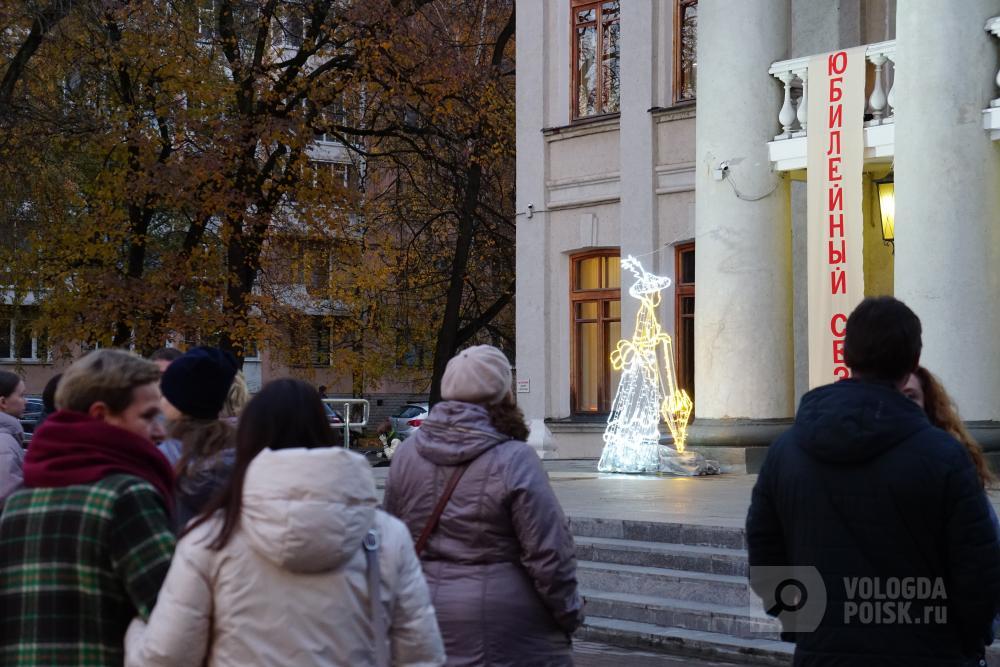 Очаровательной интермедией-сюрпризом открылся 50-й театральный сезон ТЮЗа Очаровательной интермедией-сюрпризом открылся 50-й театральный сезон ТЮЗа