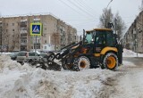 В Вологде улицы после снегопада расчищают 100 единиц техники и порядка 1000 человек