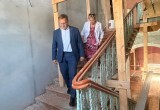 Александр Мельников проверил ход капитального ремонта Вытегорской школы